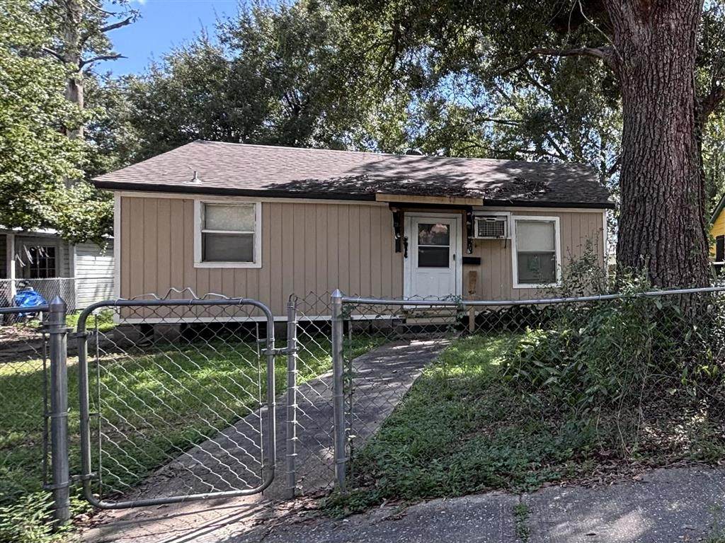 2216 Tulip Street - Photo 1