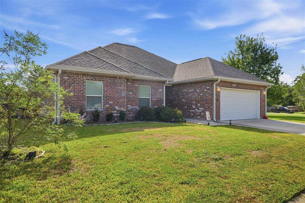 562 Oneal Street - Photo 1