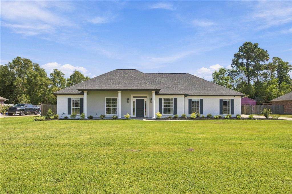 504 Colonial Drive - Photo 1