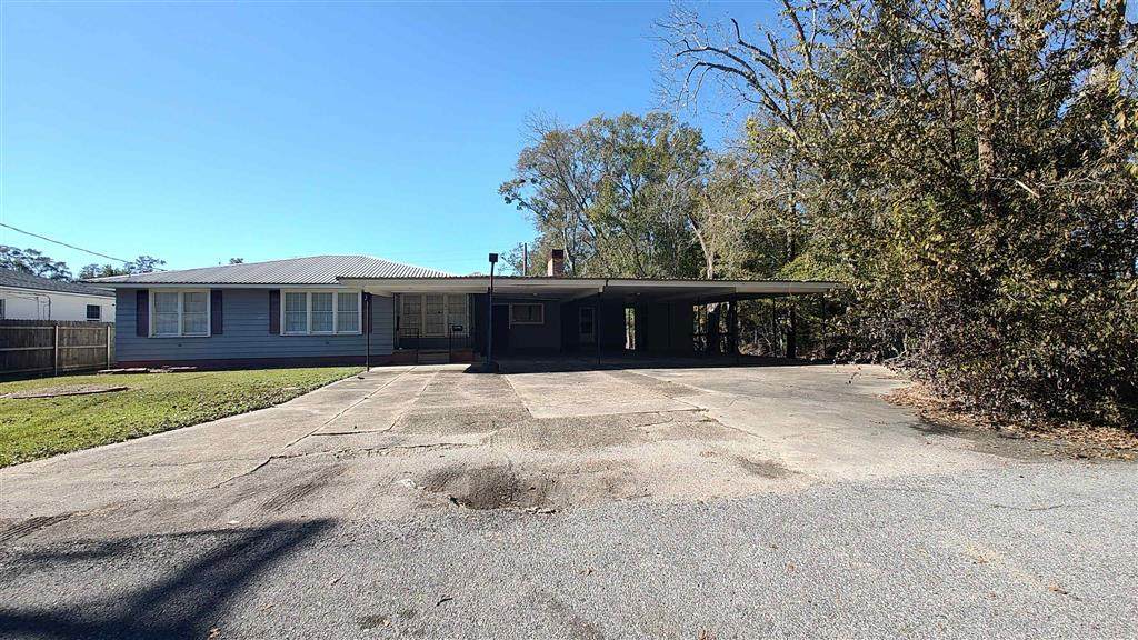 811 Schriever - Photo 1