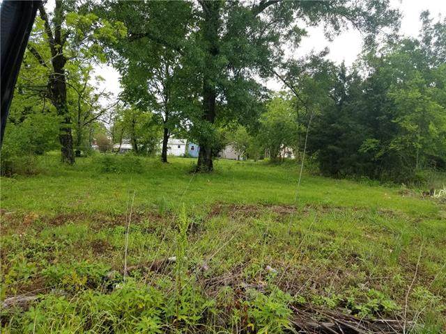 707 Railroad Avenue - Photo 1