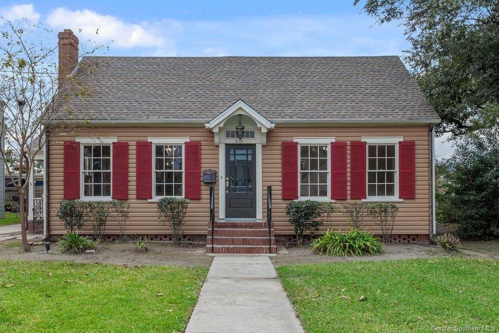 816 6th Street - Photo 1