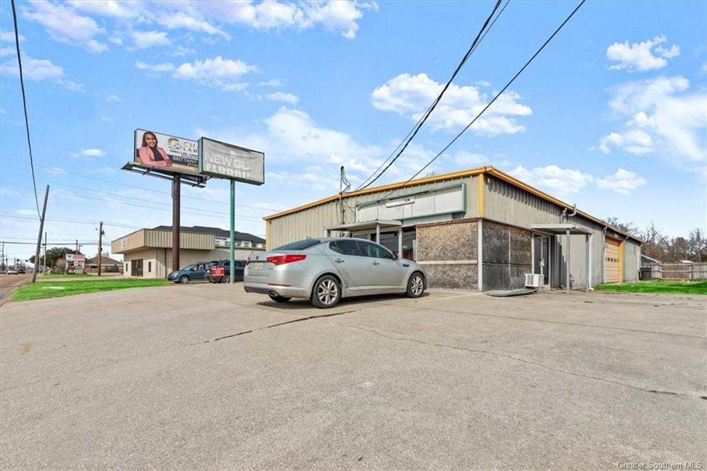 1325 Prien Lake Road - Photo 1