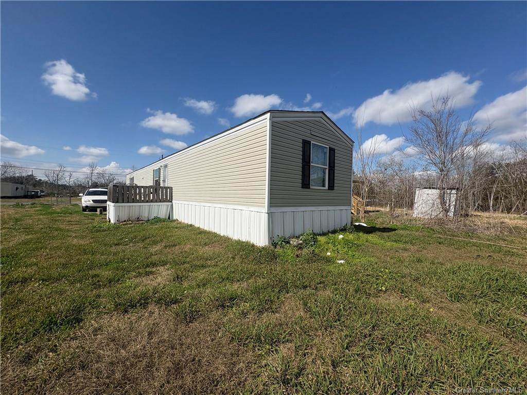 302 Decker Street - Photo 1