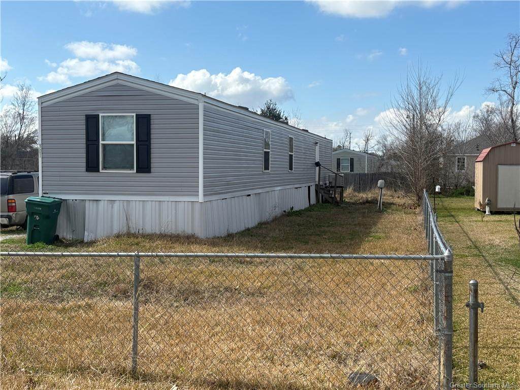 301 Goodman Road - Photo 1