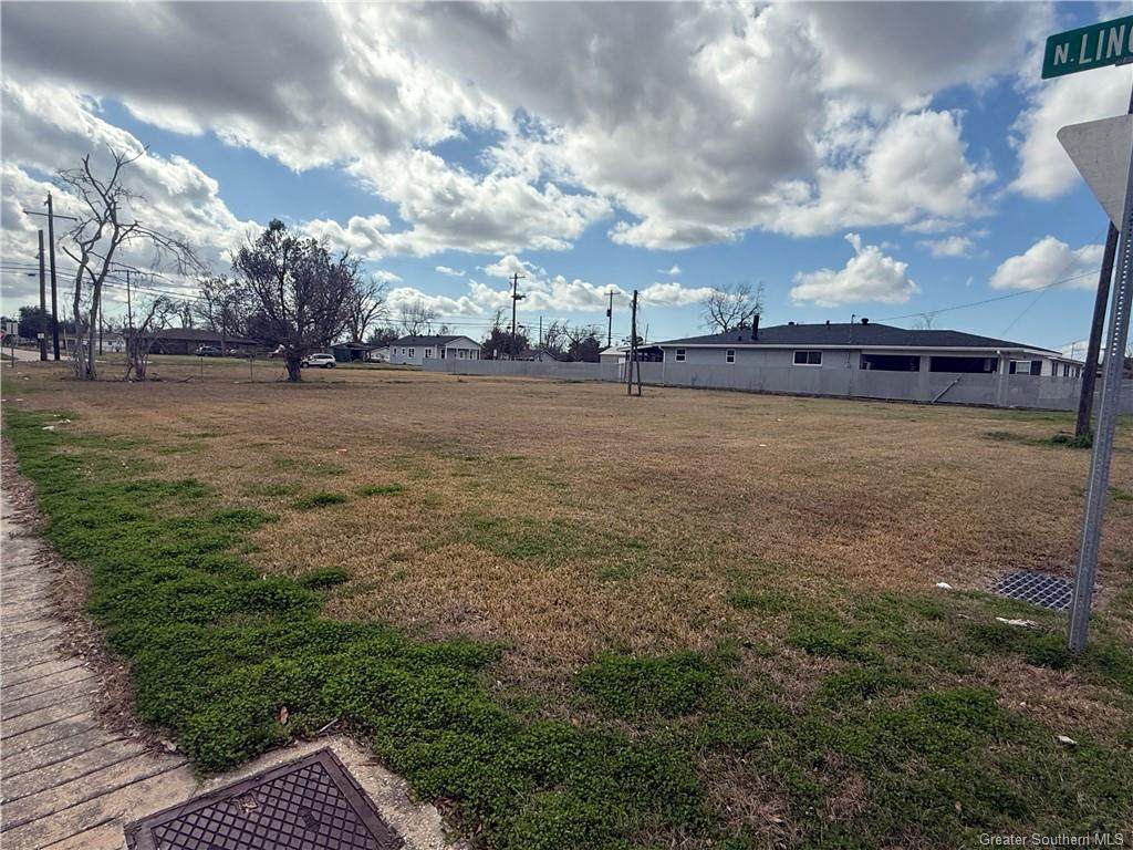 1017 Lincoln Street - Photo 1
