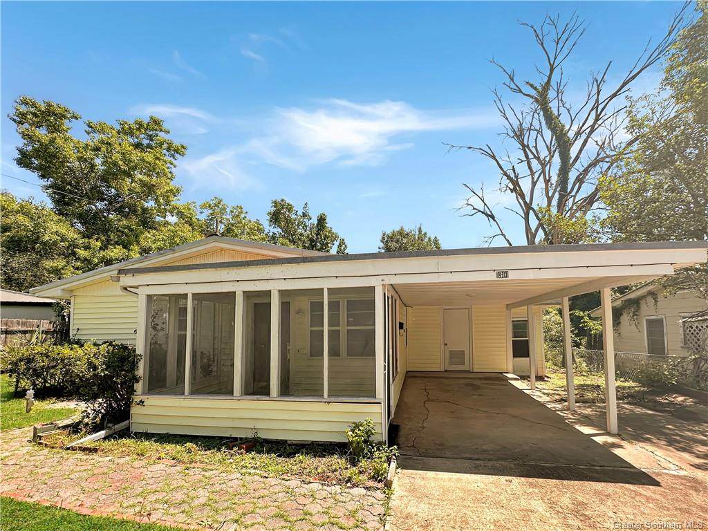 1301 Oak Street - Photo 1