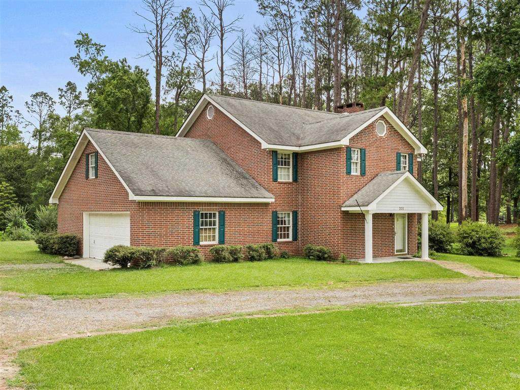 203 Country Club Lane - Photo 1