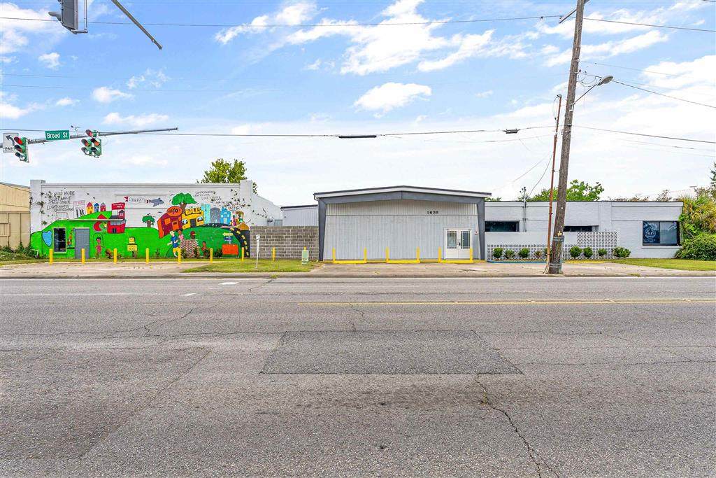 1638 Broad Street - Photo 1