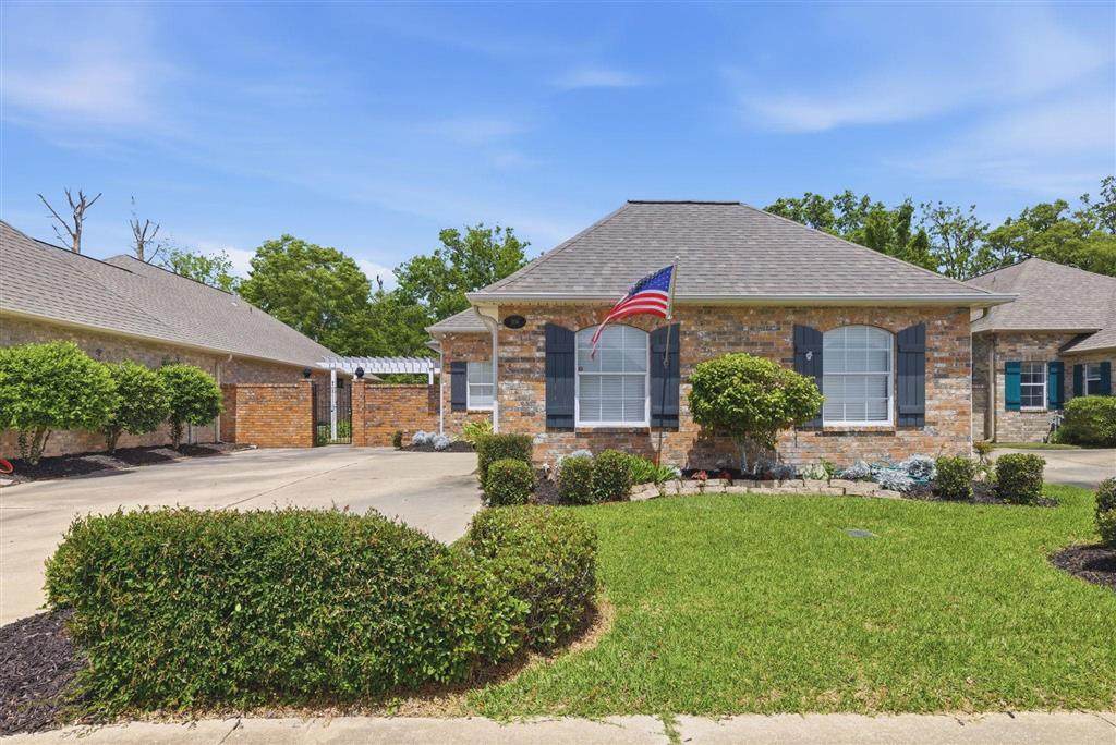 204 Pecanwood Drive - Photo 1