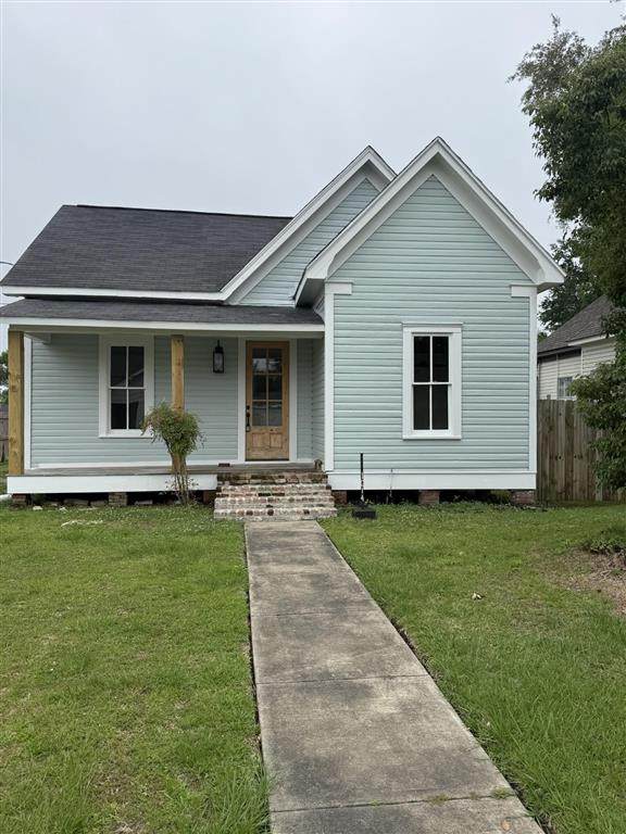 1014 Iris Street - Photo 1