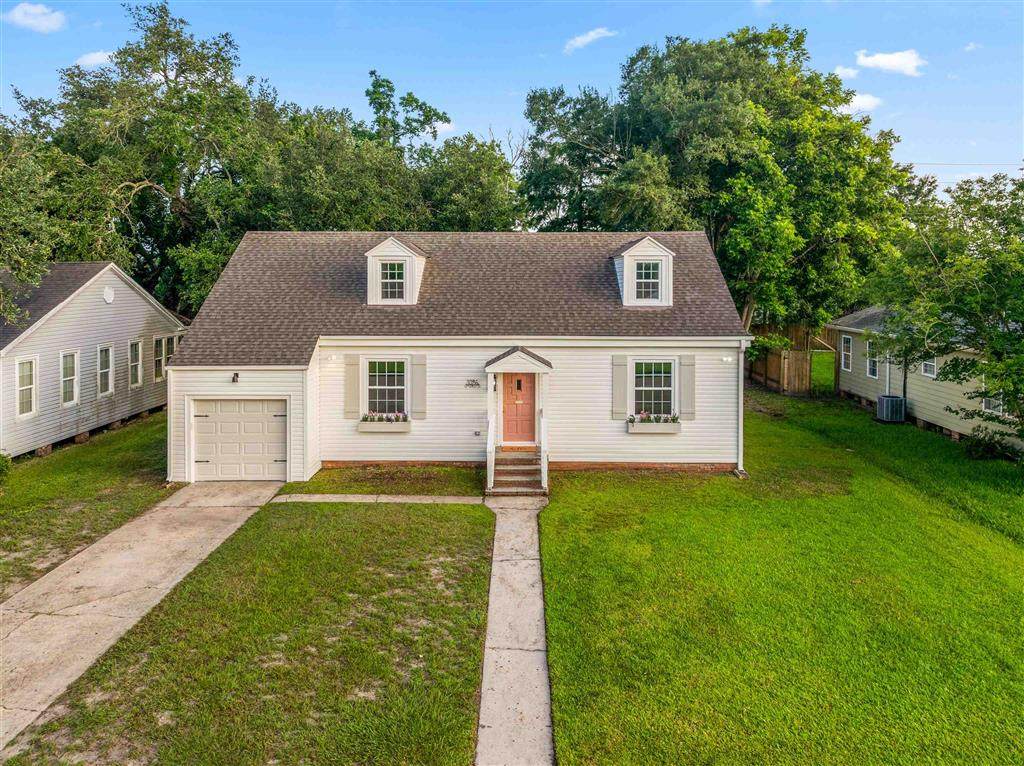1026 11th Street - Photo 1