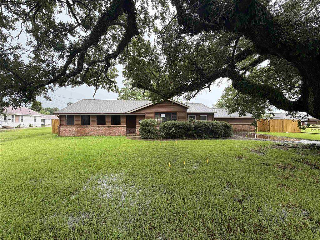906 8Th Ave Avenue - Photo 1