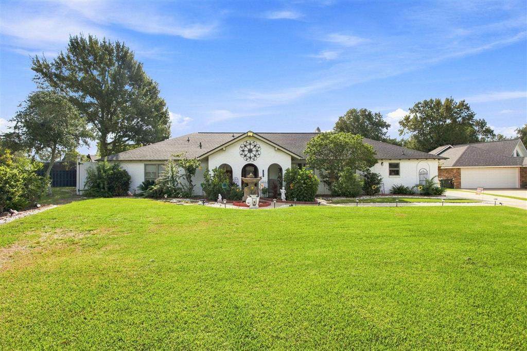 1423 Chateau Circle - Photo 1