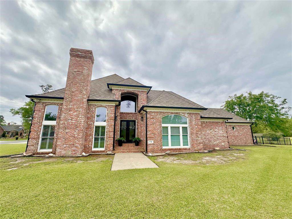 710 Kingswood Drive - Photo 1