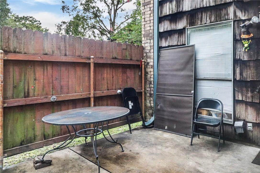 1020 Mcneese Street - Photo 1