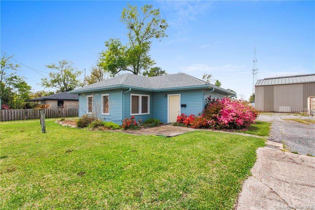 3324 Center Street - Photo 1