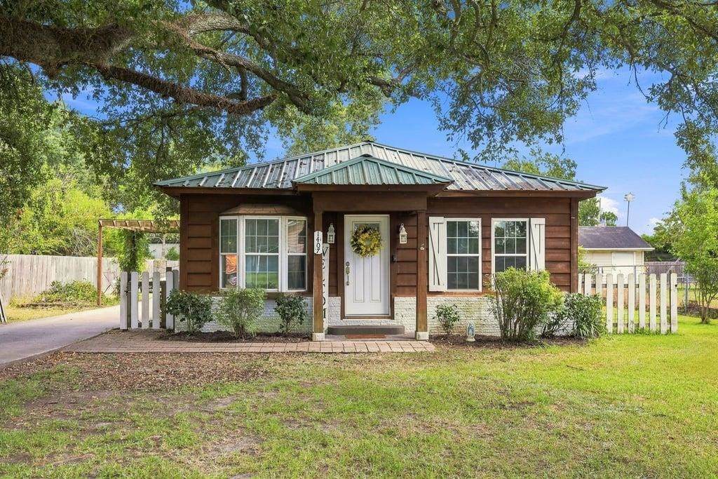 1407 East Street - Photo 1