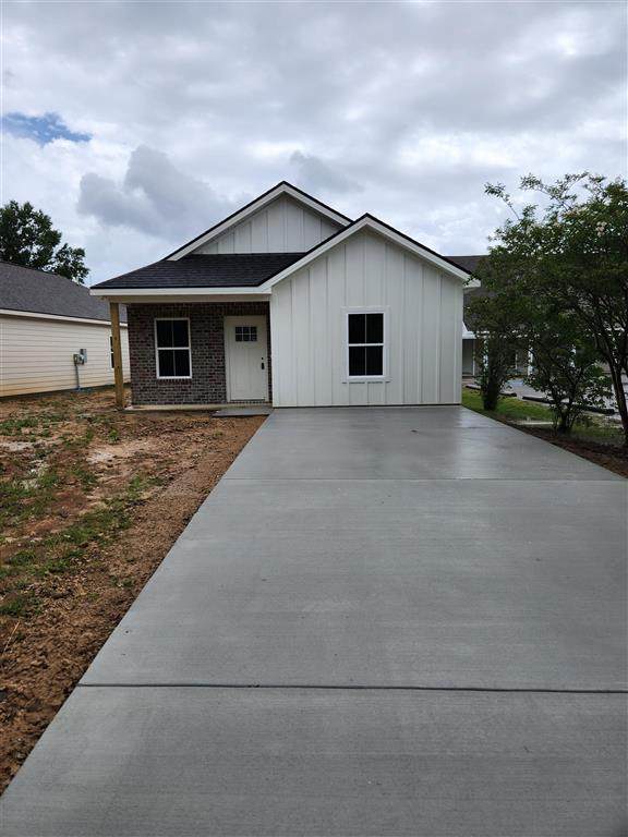 302 Ann Avenue - Photo 1