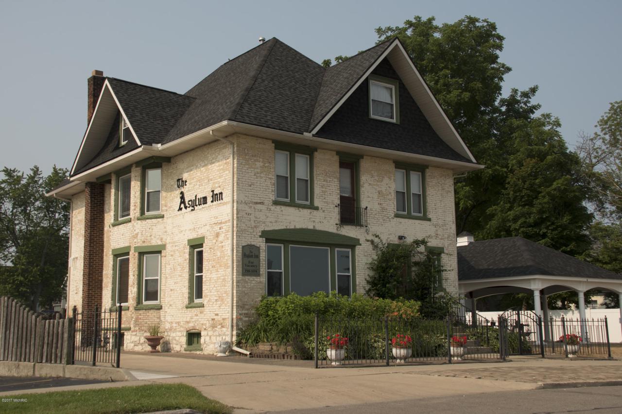 424 Huron Street - Photo 1