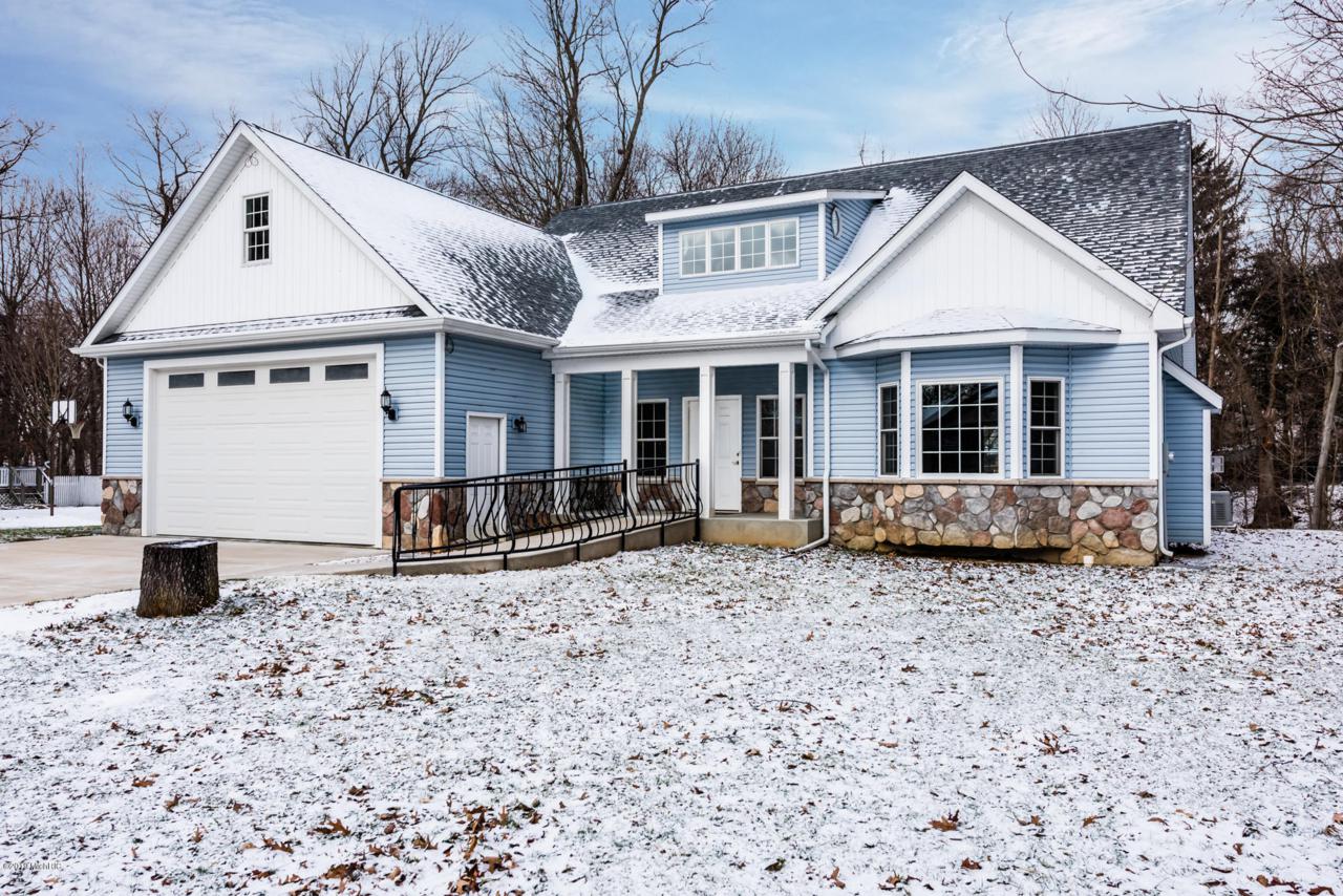 157 Silverbrook Avenue - Photo 1