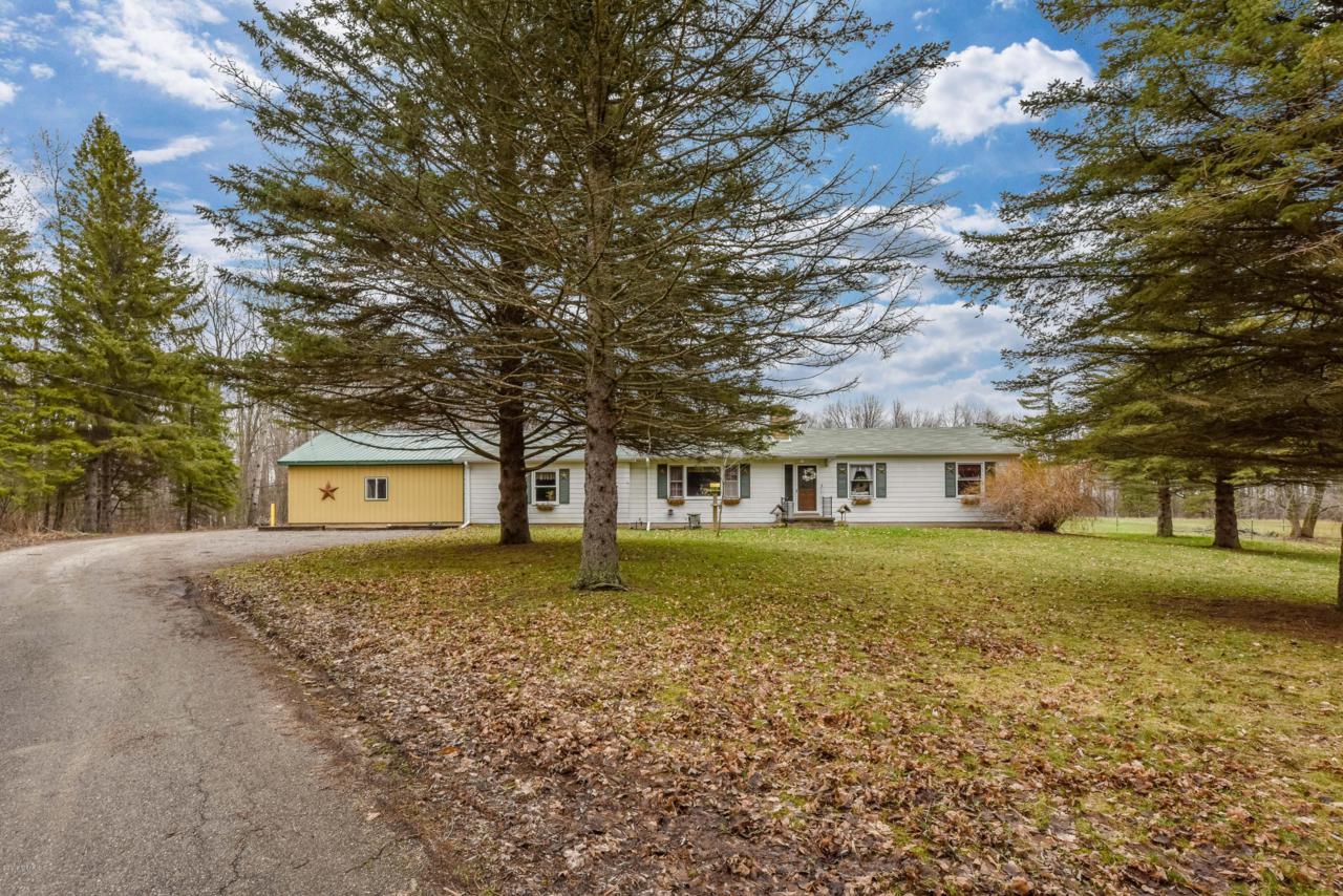 15230 157th Avenue - Photo 1