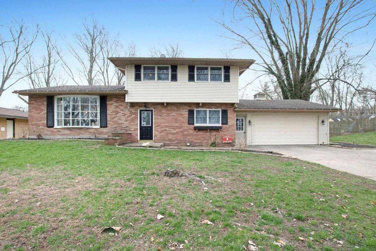 38 39th Street - Photo 1