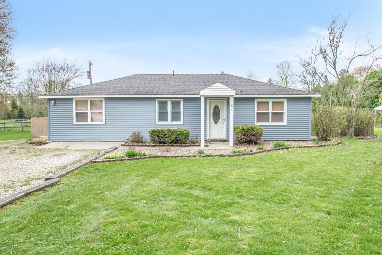 107 Hamilton Drive - Photo 1