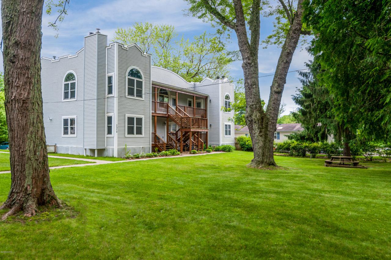 7374 North Shore Drive - Photo 1
