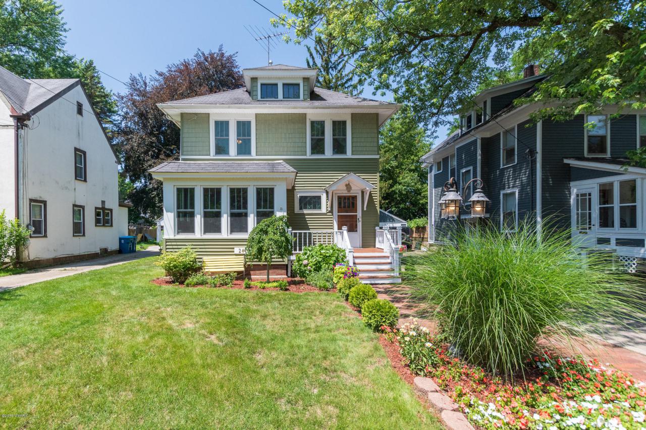 2412 Glenwood Drive - Photo 1