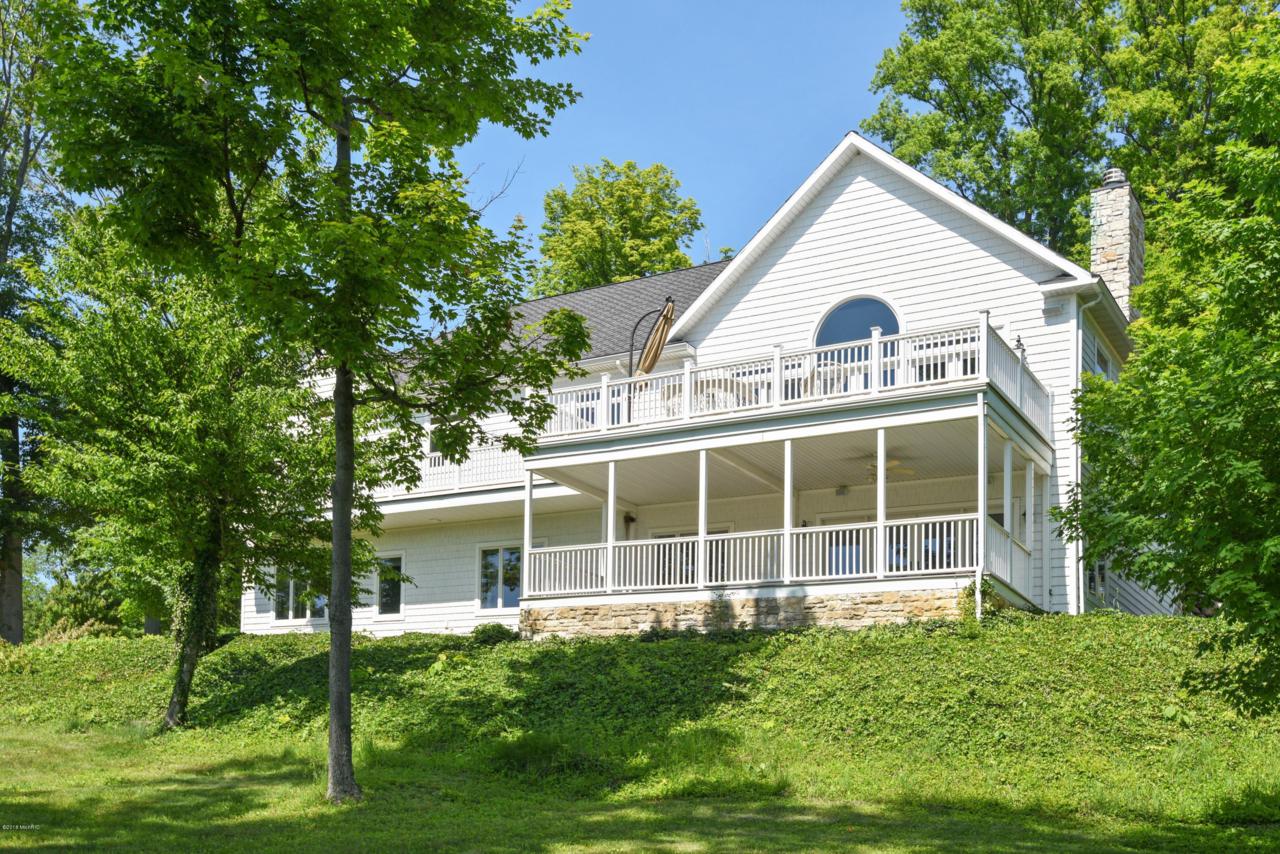 4824 Knoll Court - Photo 1