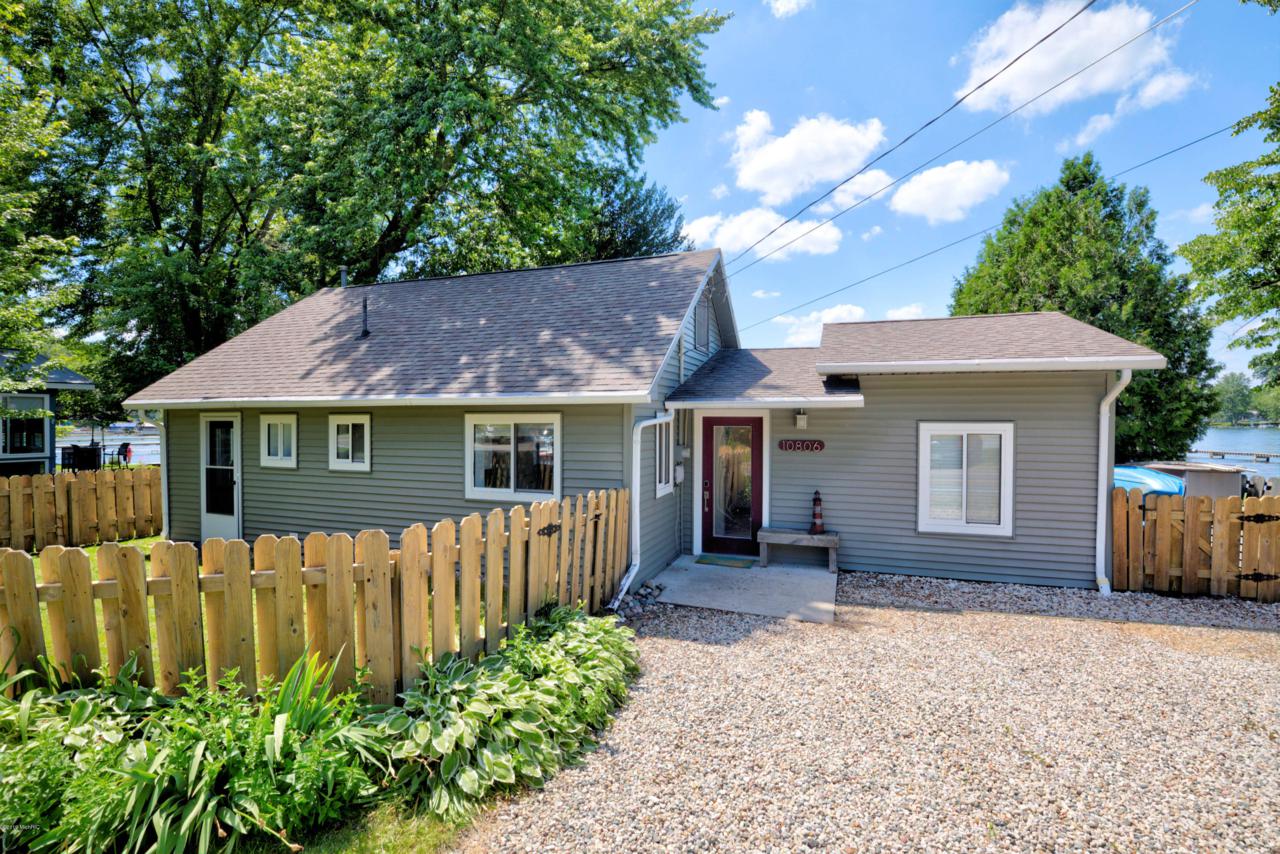 10806 Wildwood Road - Photo 1