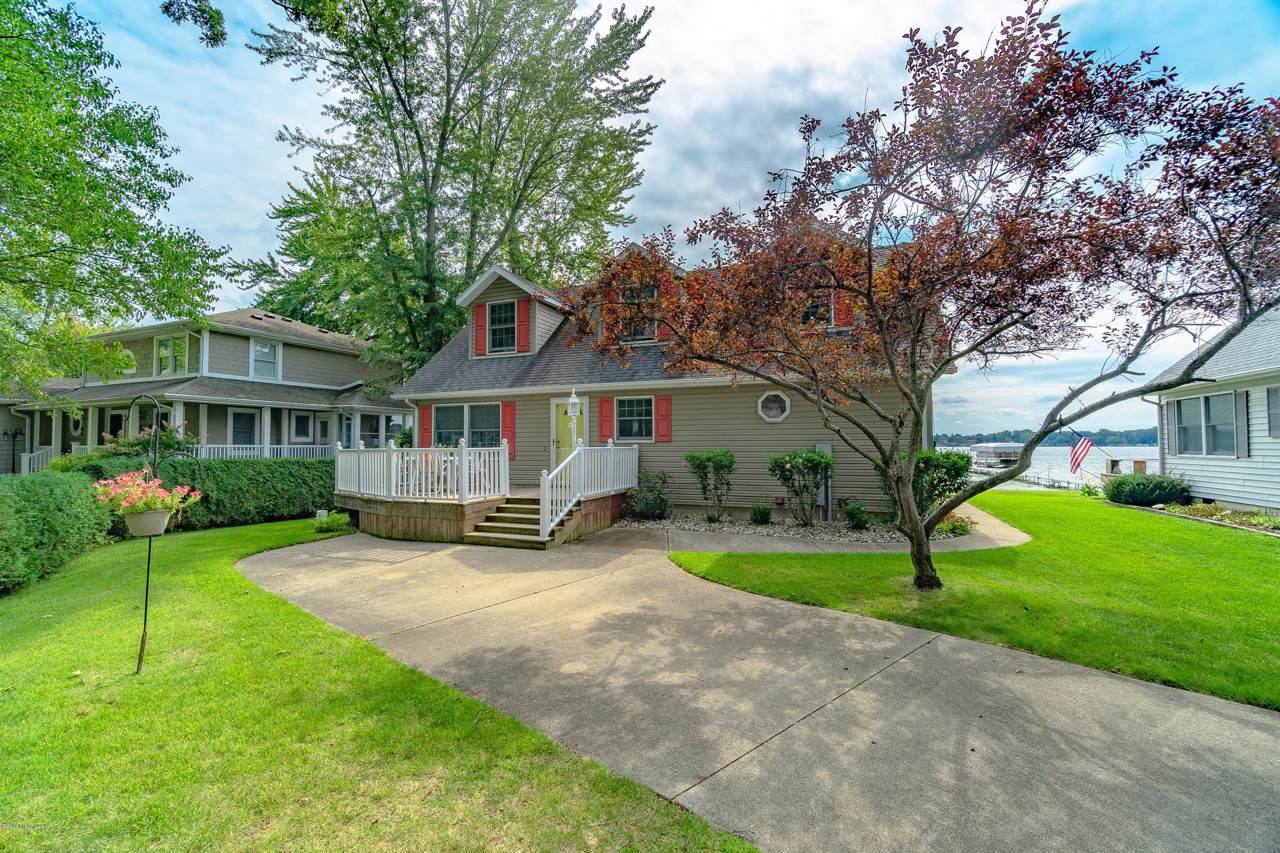 33115 Lakeview Avenue - Photo 1