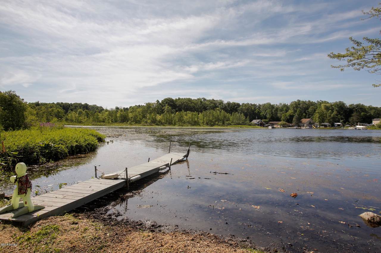 400 Long Lake Drive - Photo 1