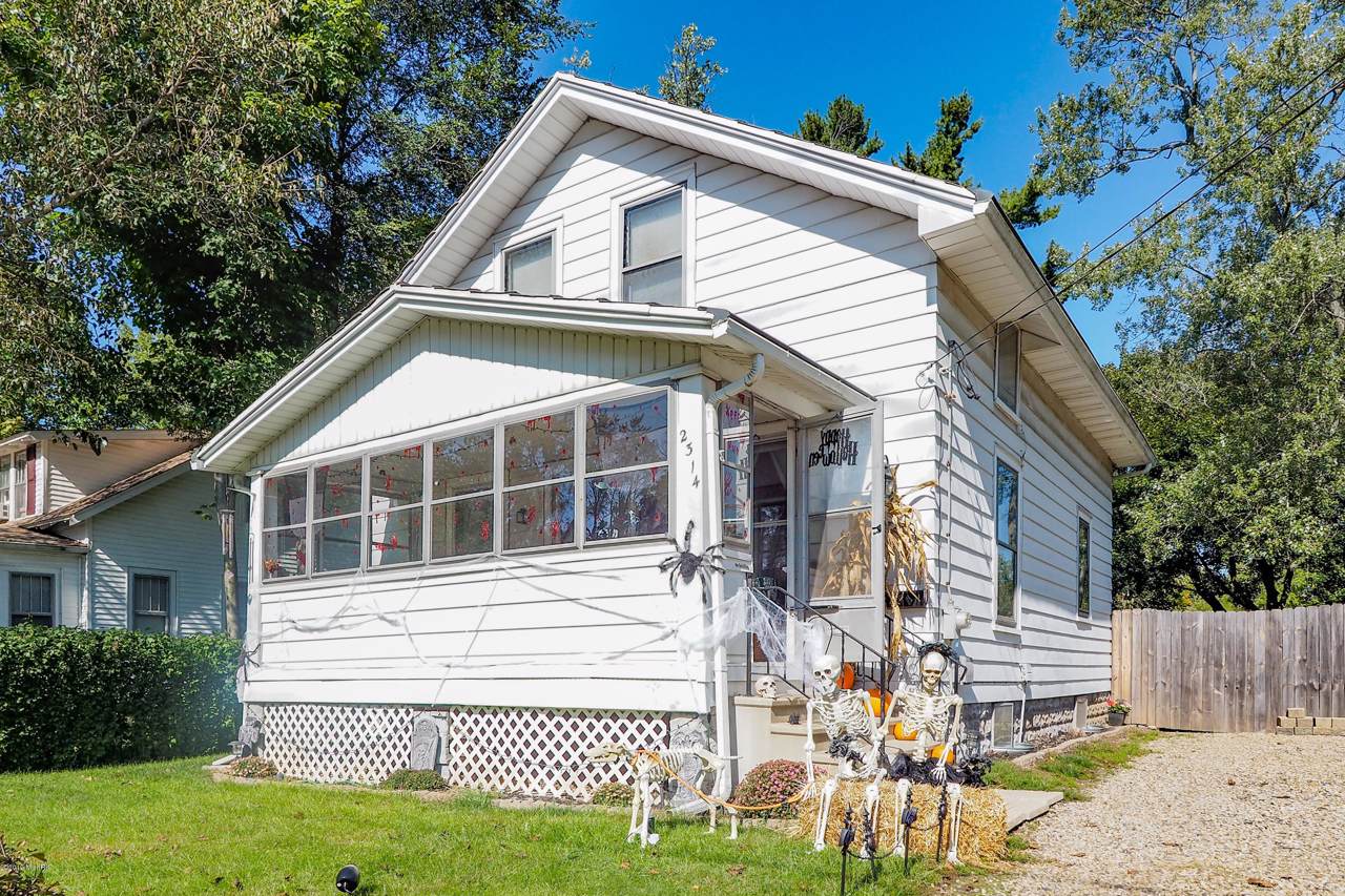 2314 Amherst Avenue - Photo 1