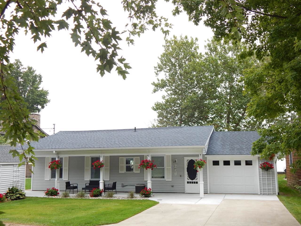 6821 Paradise Park - Photo 1