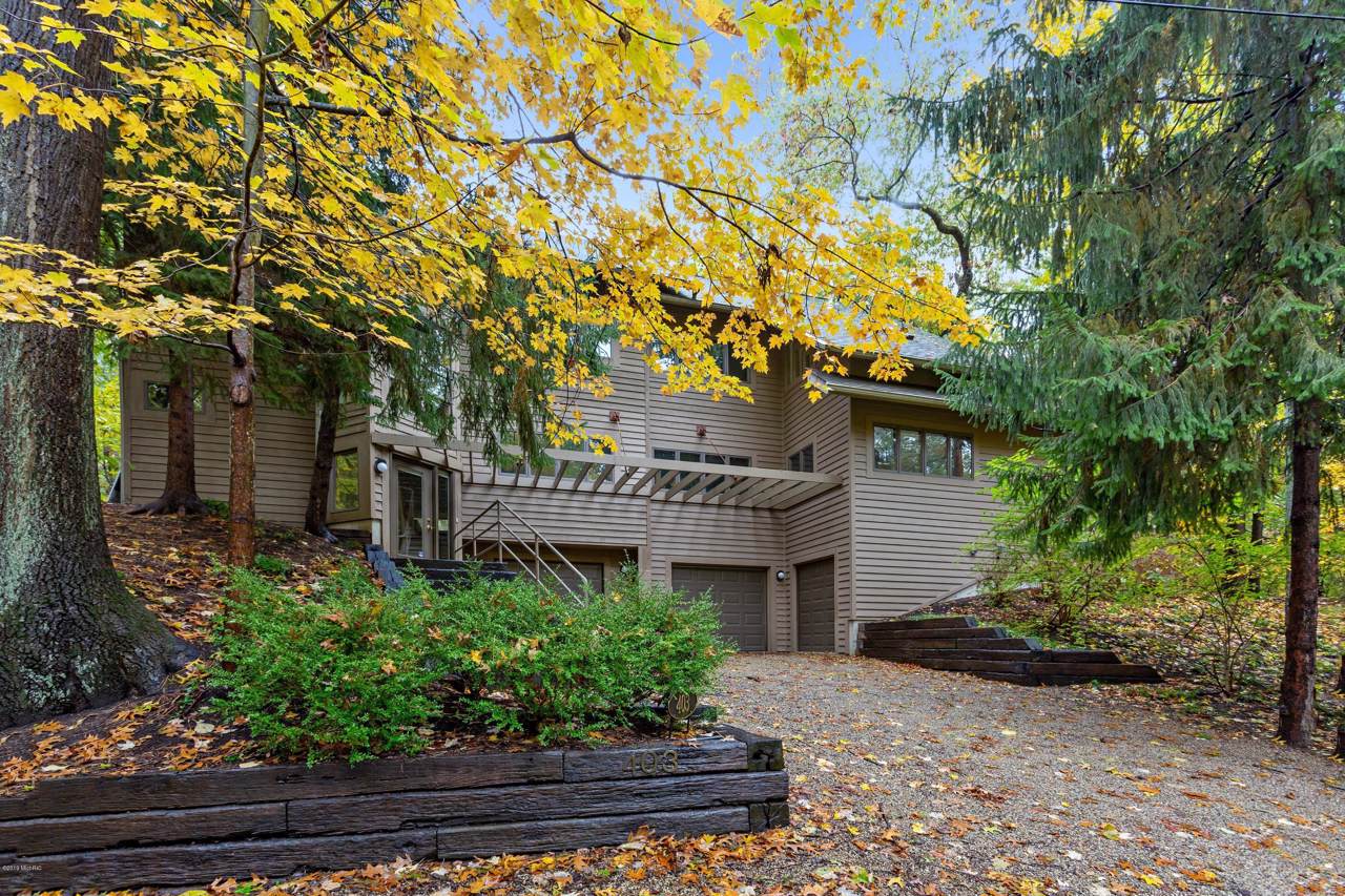 403 Roberts - Photo 1