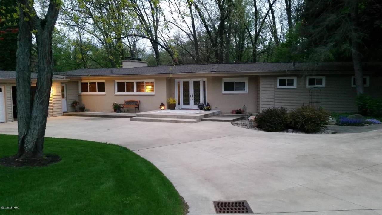 224 Wahwahtaysee Way - Photo 1