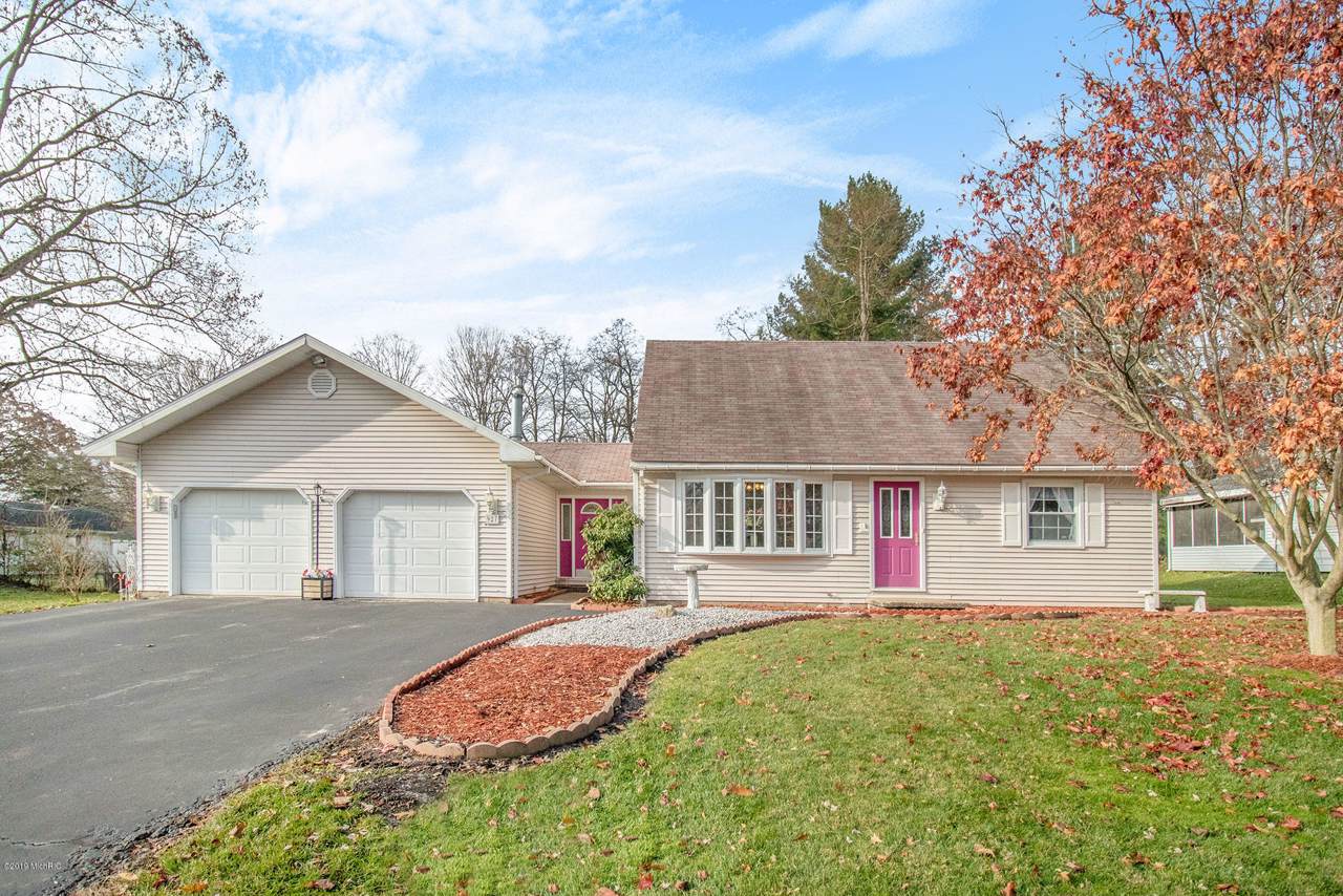 927 Shepard Place - Photo 1