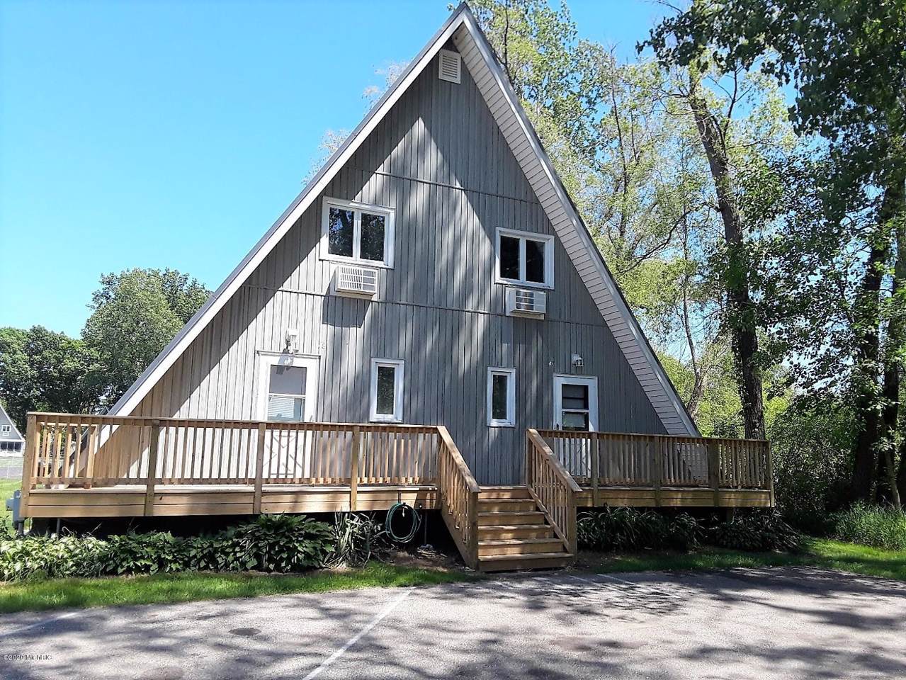 5340 Notre Dame Avenue - Photo 1