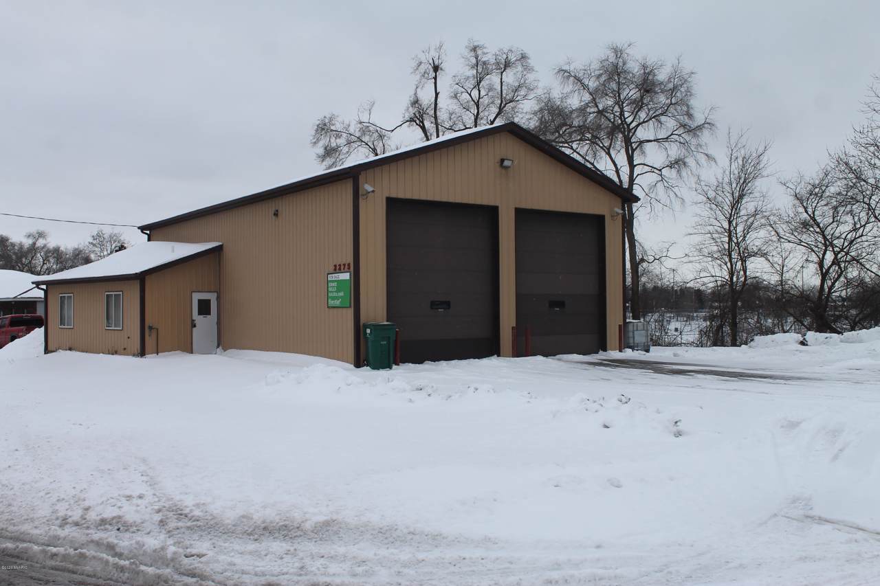 2275 Byron Center Avenue - Photo 1