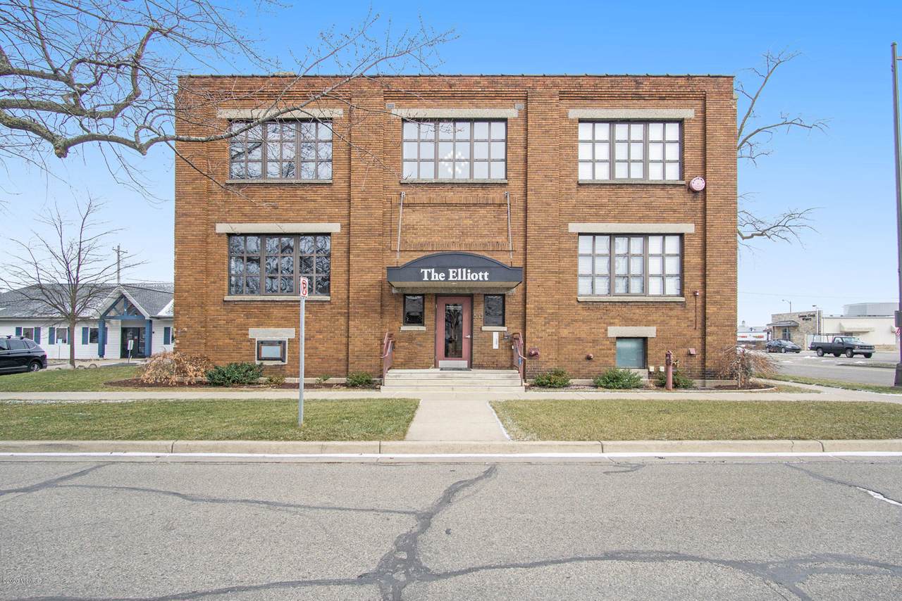 633 Elliott Avenue - Photo 1