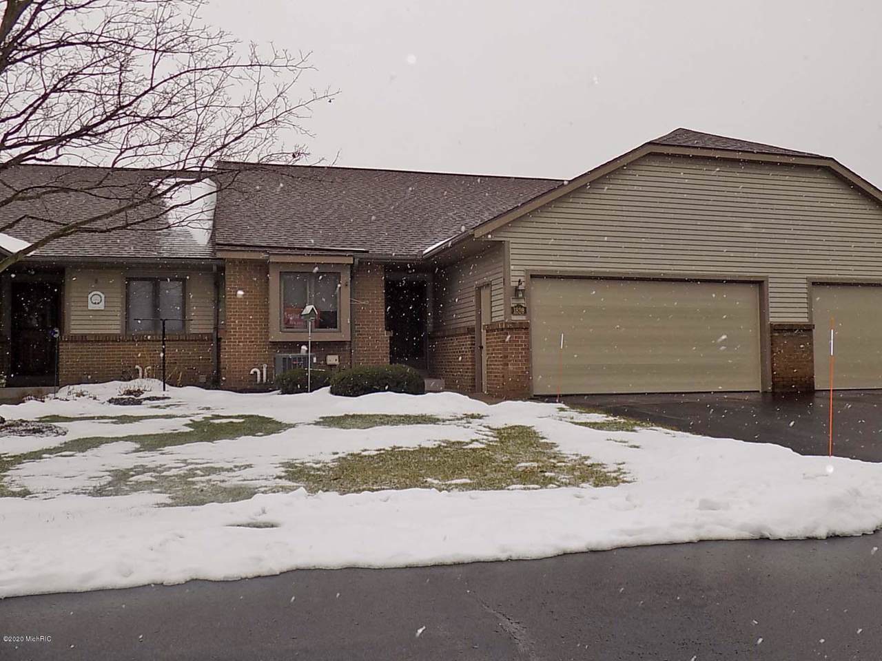 1826 Lakeview Drive - Photo 1