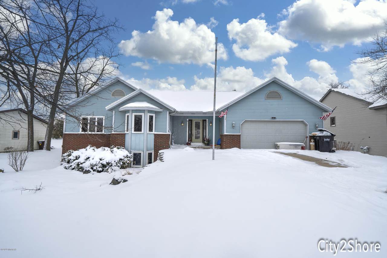 6783 Rollingview Drive - Photo 1