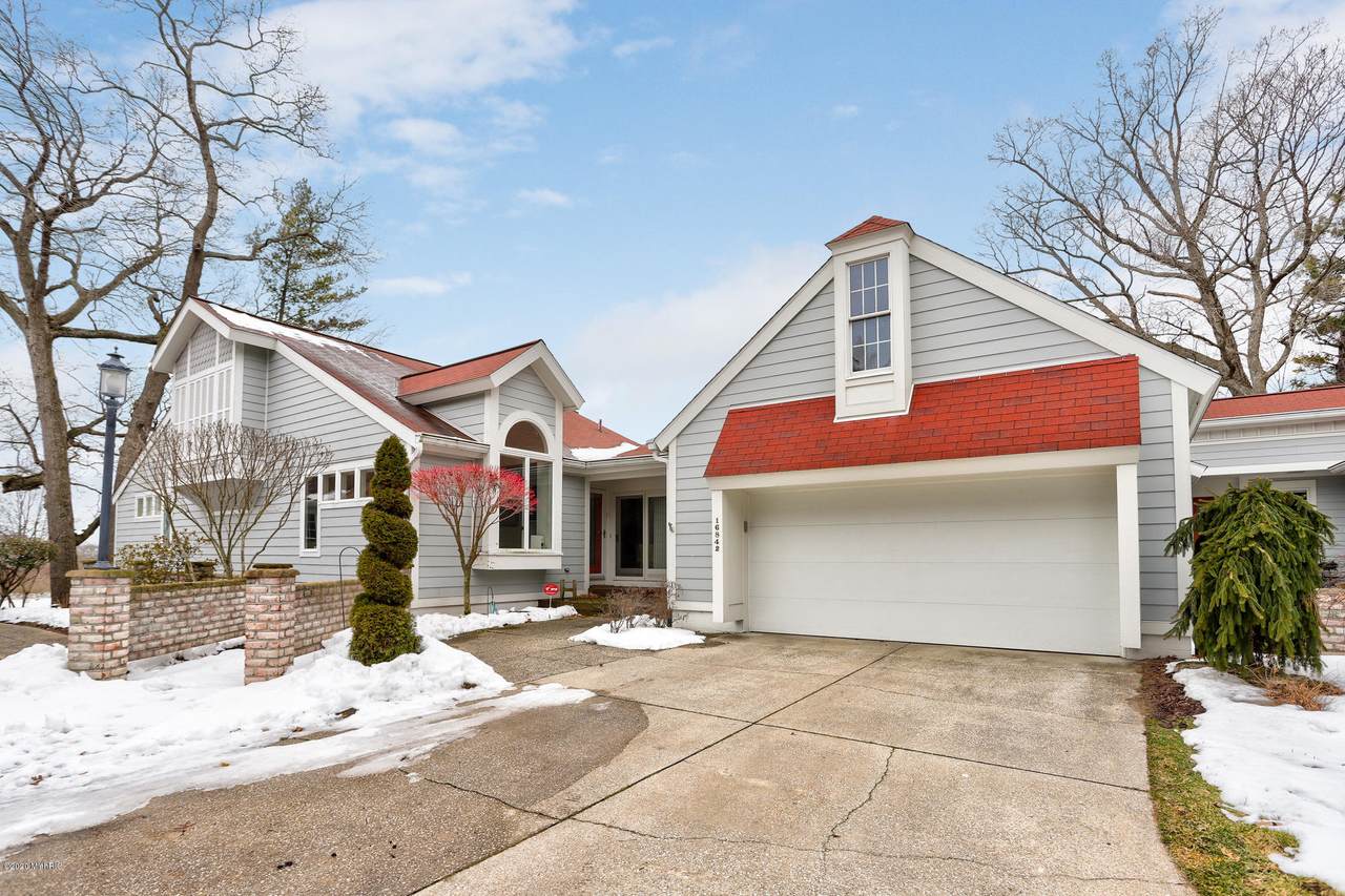 16842 Landing Drive - Photo 1