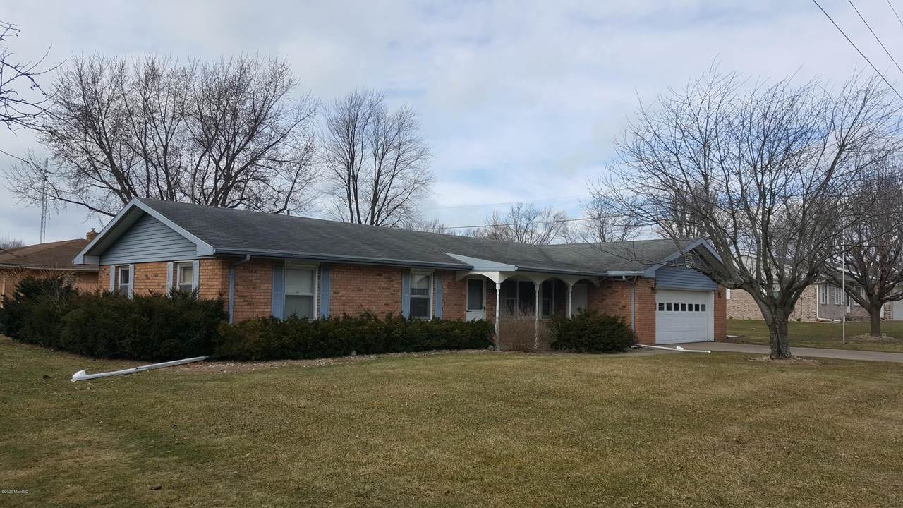 1035 Trail Lane - Photo 1