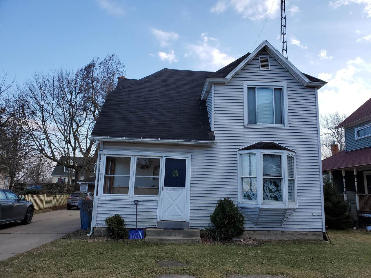 313 Elm Street - Photo 1