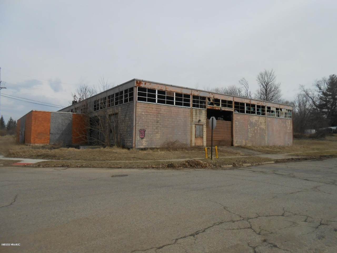 600 Albion Street - Photo 1