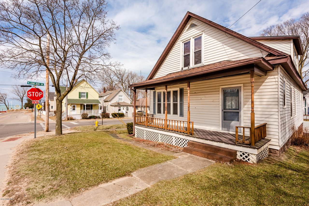 305 Park Street - Photo 1
