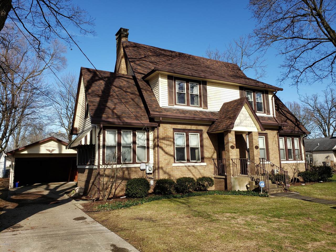 206 Elmwood Boulevard - Photo 1